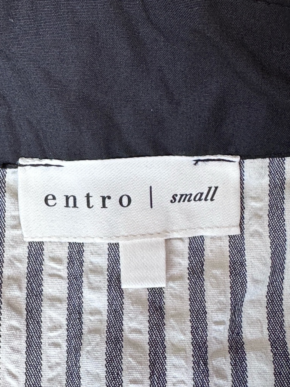 Entro Black and White Mixed Print Puff Sleeve Top size Small - Picture 5 of 10